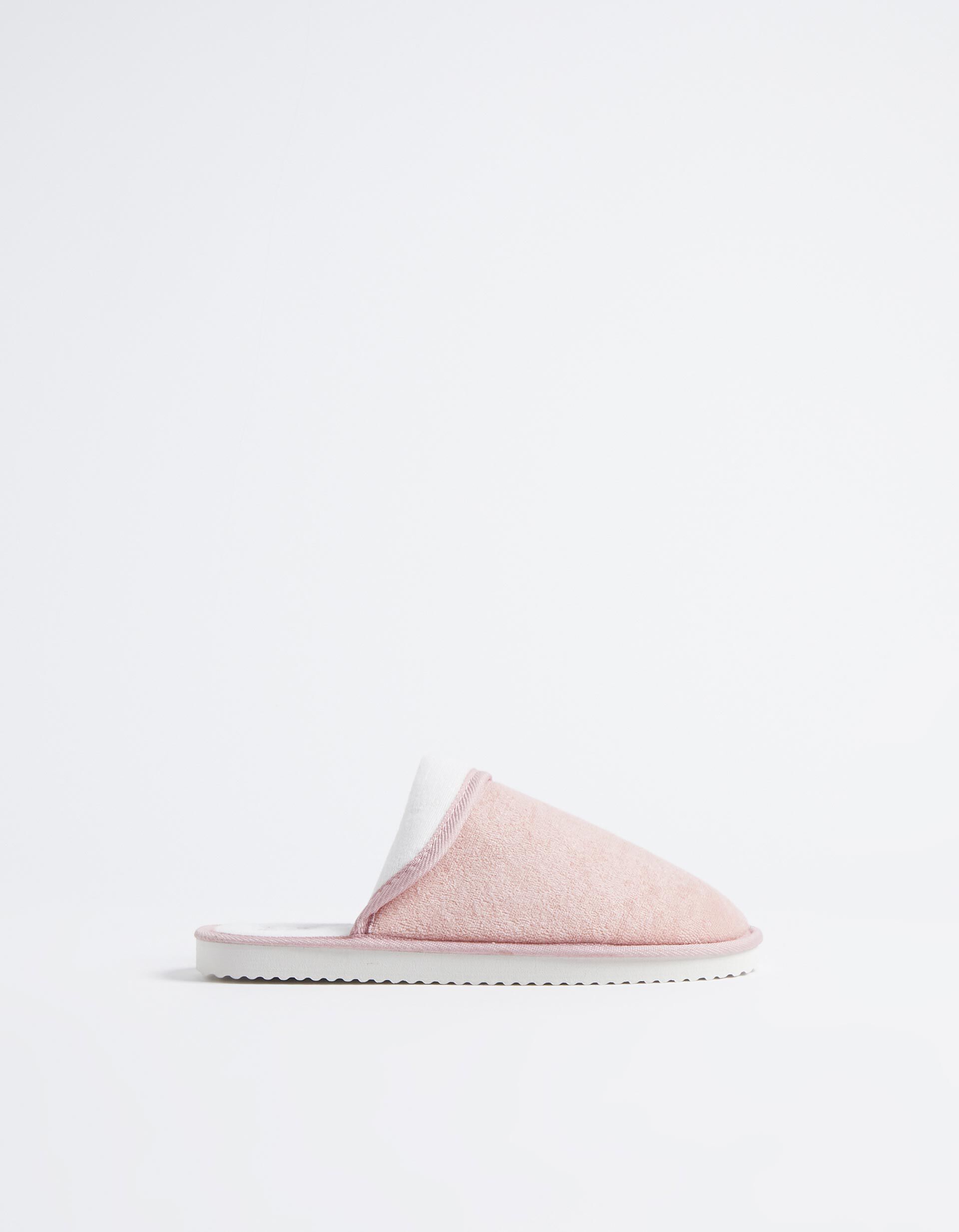 Bedroom slippers online new arrivals