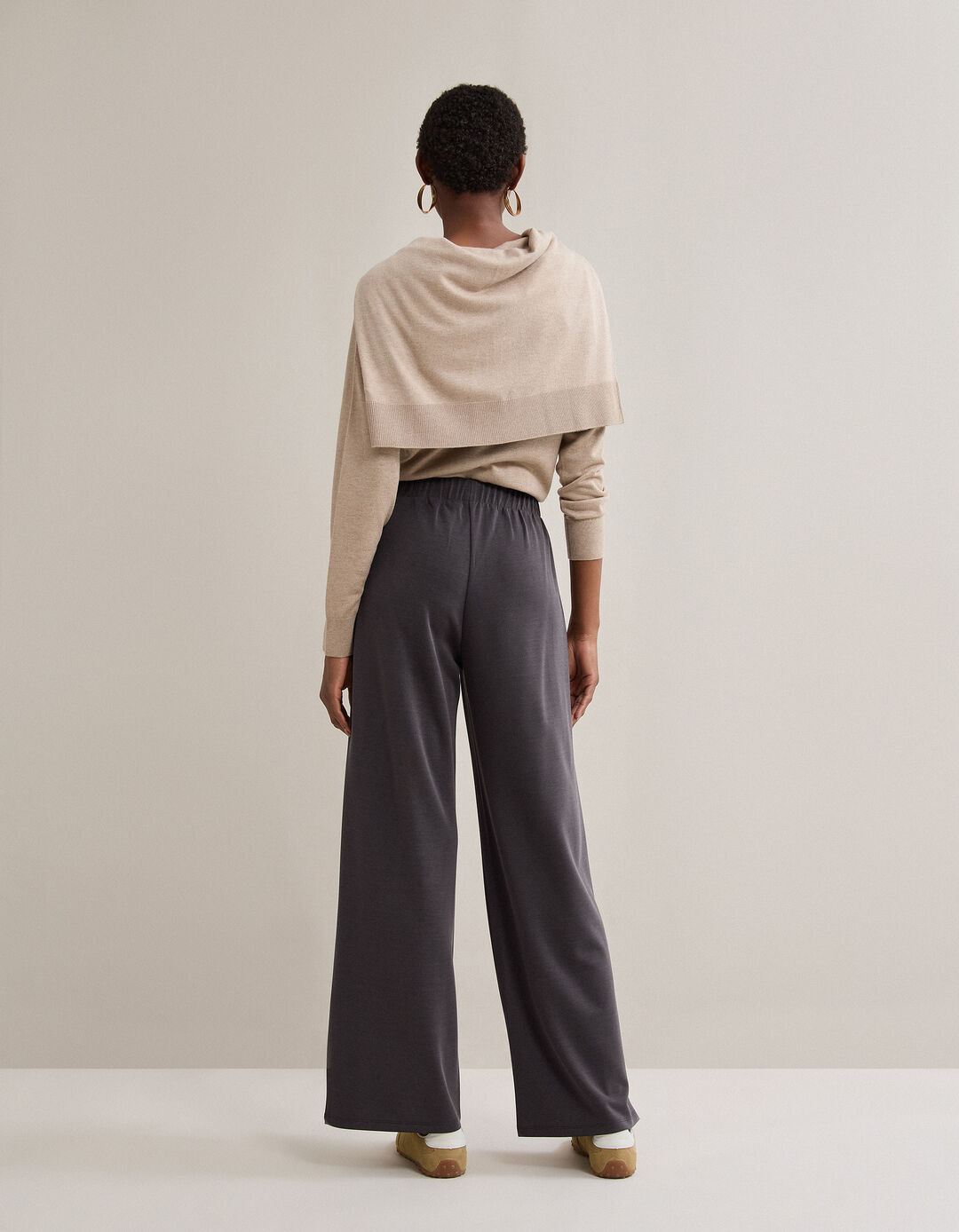 Cal&ccedil;as, Mulher, Cinzento