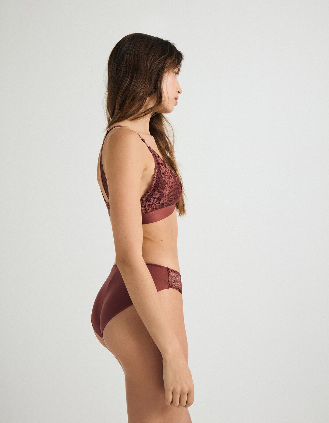 Cuecas com Renda, Mulher, Castanho