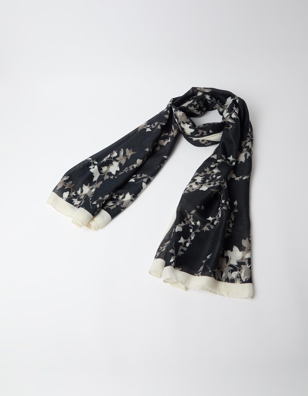 Len&ccedil;o Estampado Floral, Mulher, Preto