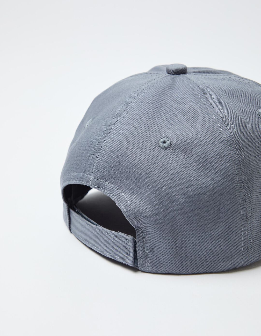 Bon&eacute;, Homem, Cinzento