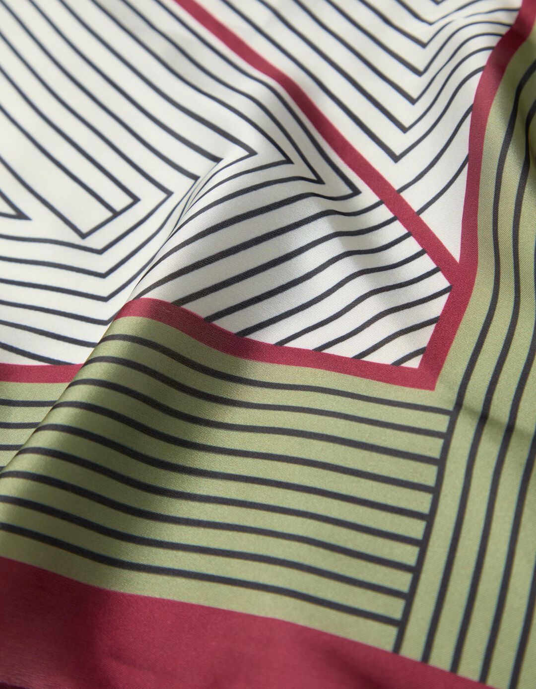 Len&ccedil;o Estampado Geom&eacute;trico, Mulher, Verde
