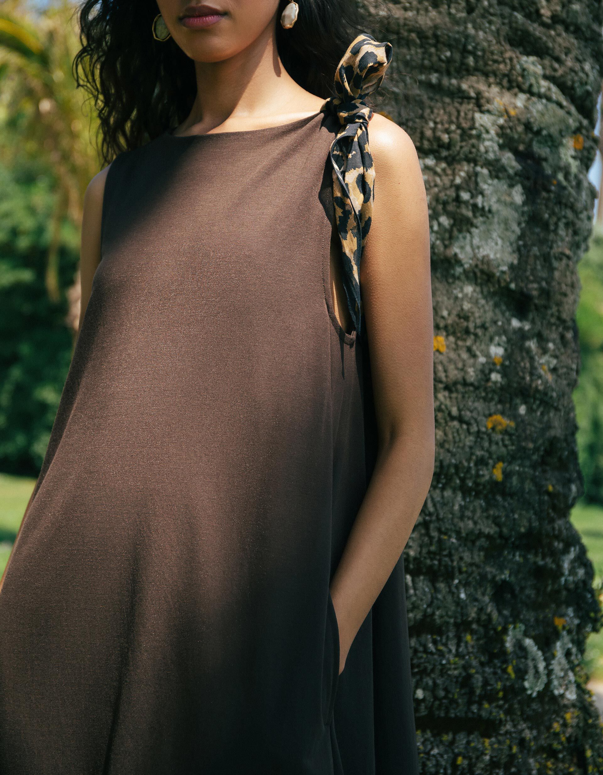 Comprar Online Vestido Comprido Fluido, Mulher, Castanho Escuro
