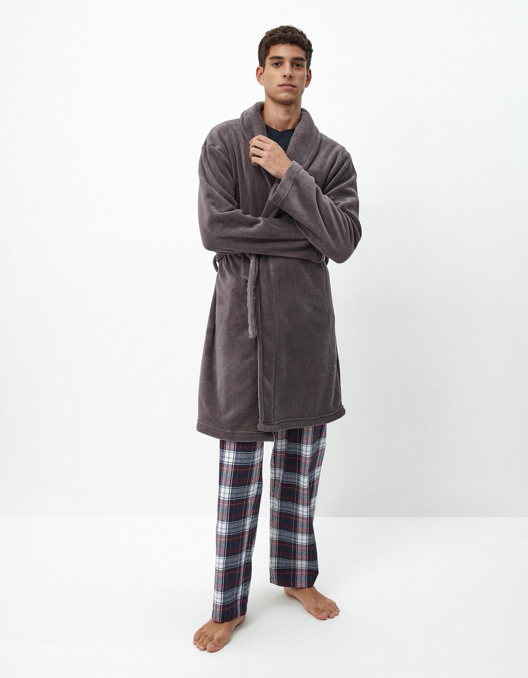 Robe Coralina, Homem, Cinzento