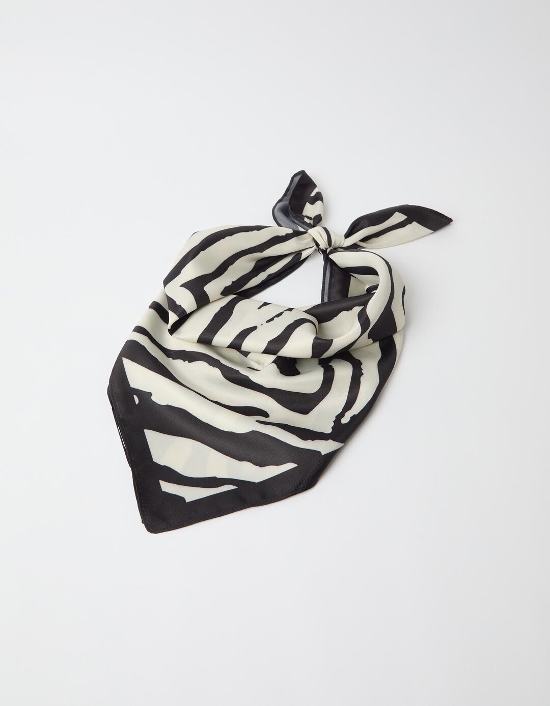 Len&ccedil;o Animal Print, Mulher, Preto