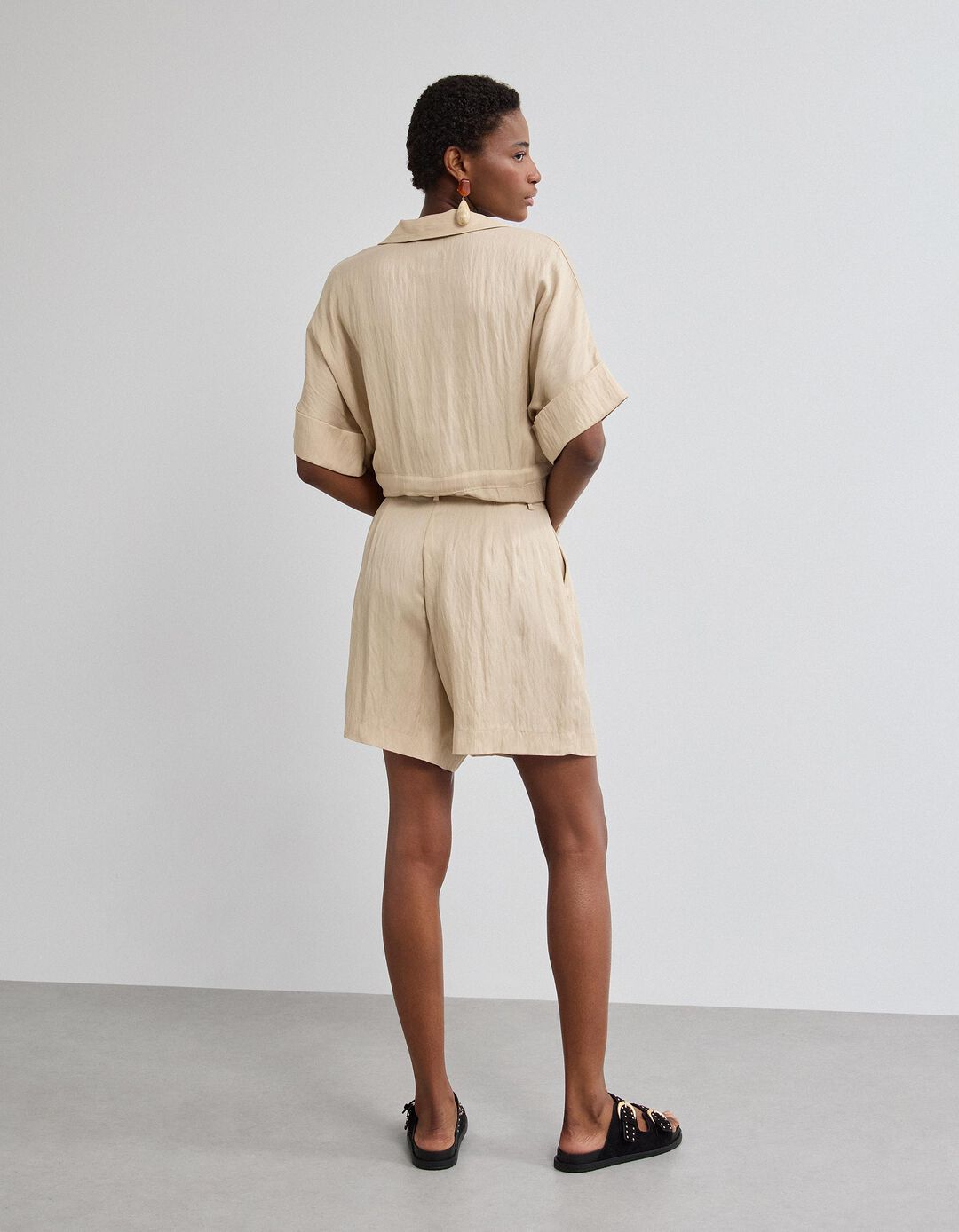 Cal&ccedil;&otilde;es com Liocel, Mulher, Bege