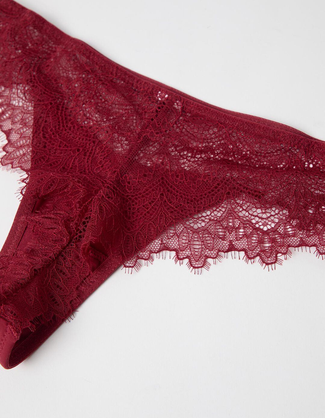 Cuecas Brasileiras com Renda, Mulher, Vermelho