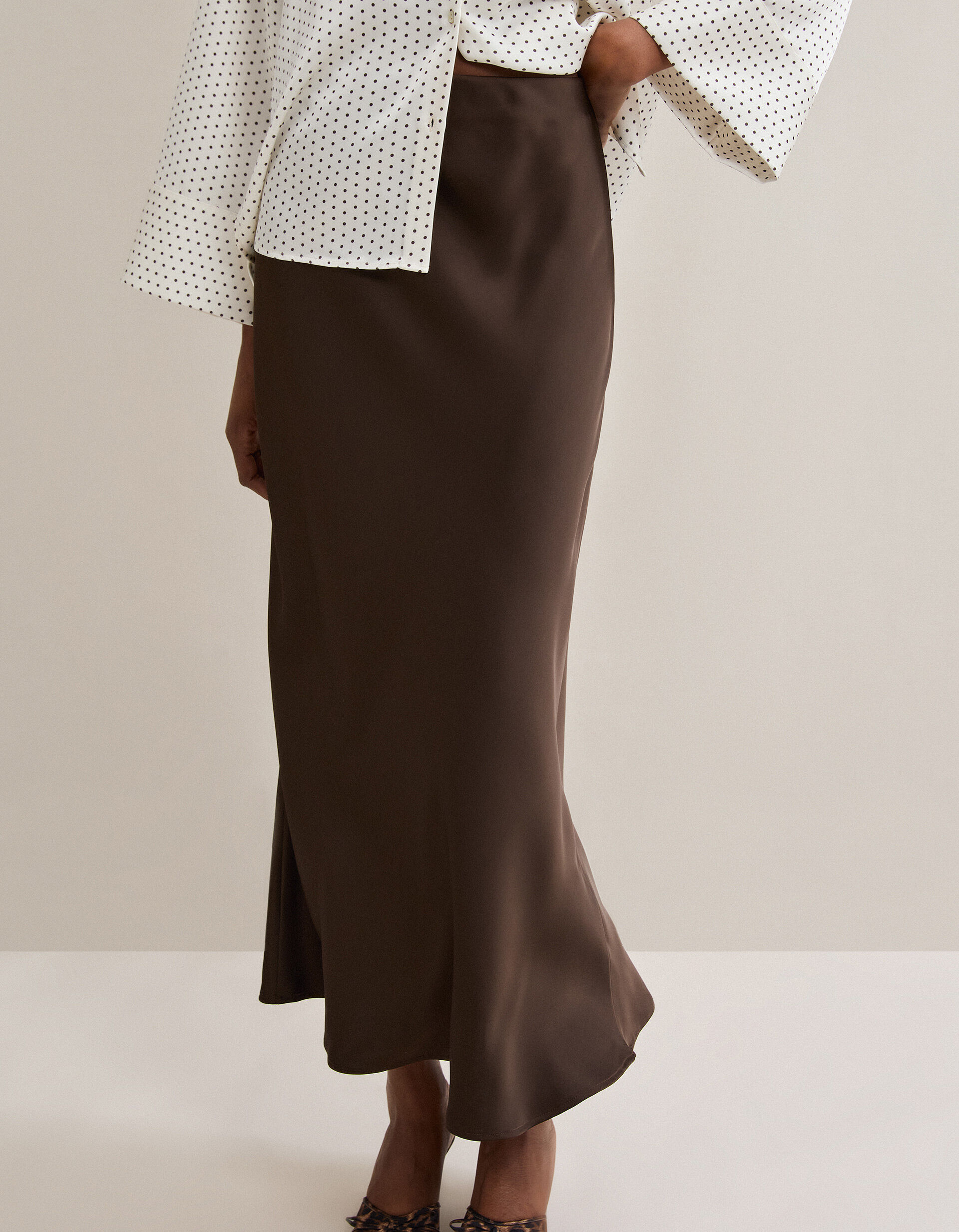 Comprar Online Saia Comprida Acetinada, Mulher, Castanho Escuro