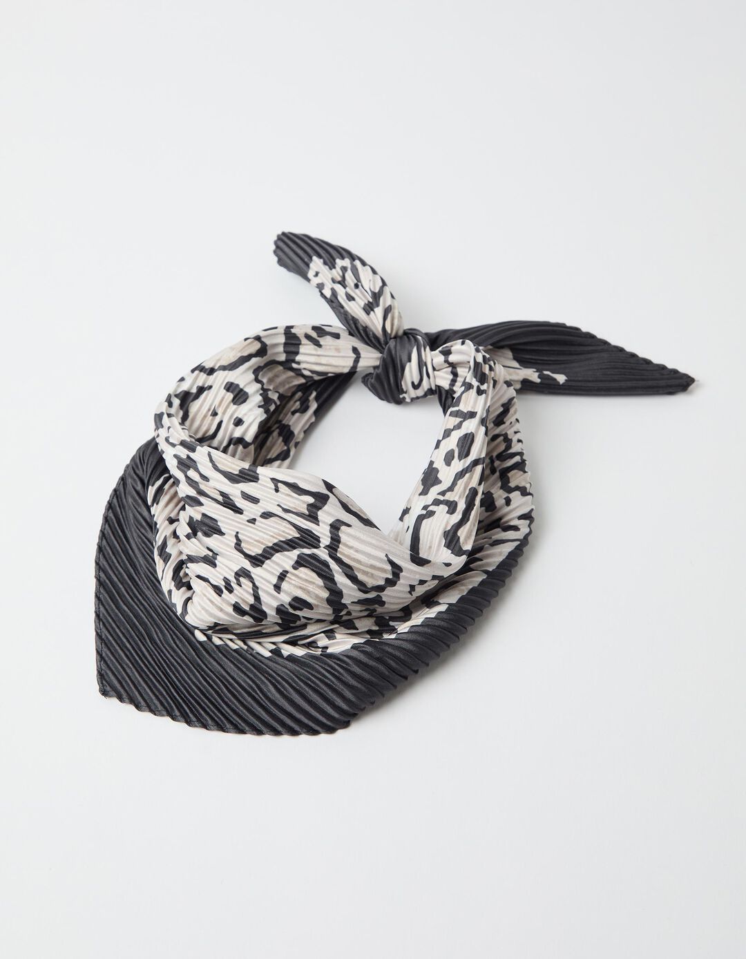 Len&ccedil;o Plissado Animal Print, Mulher, Branco