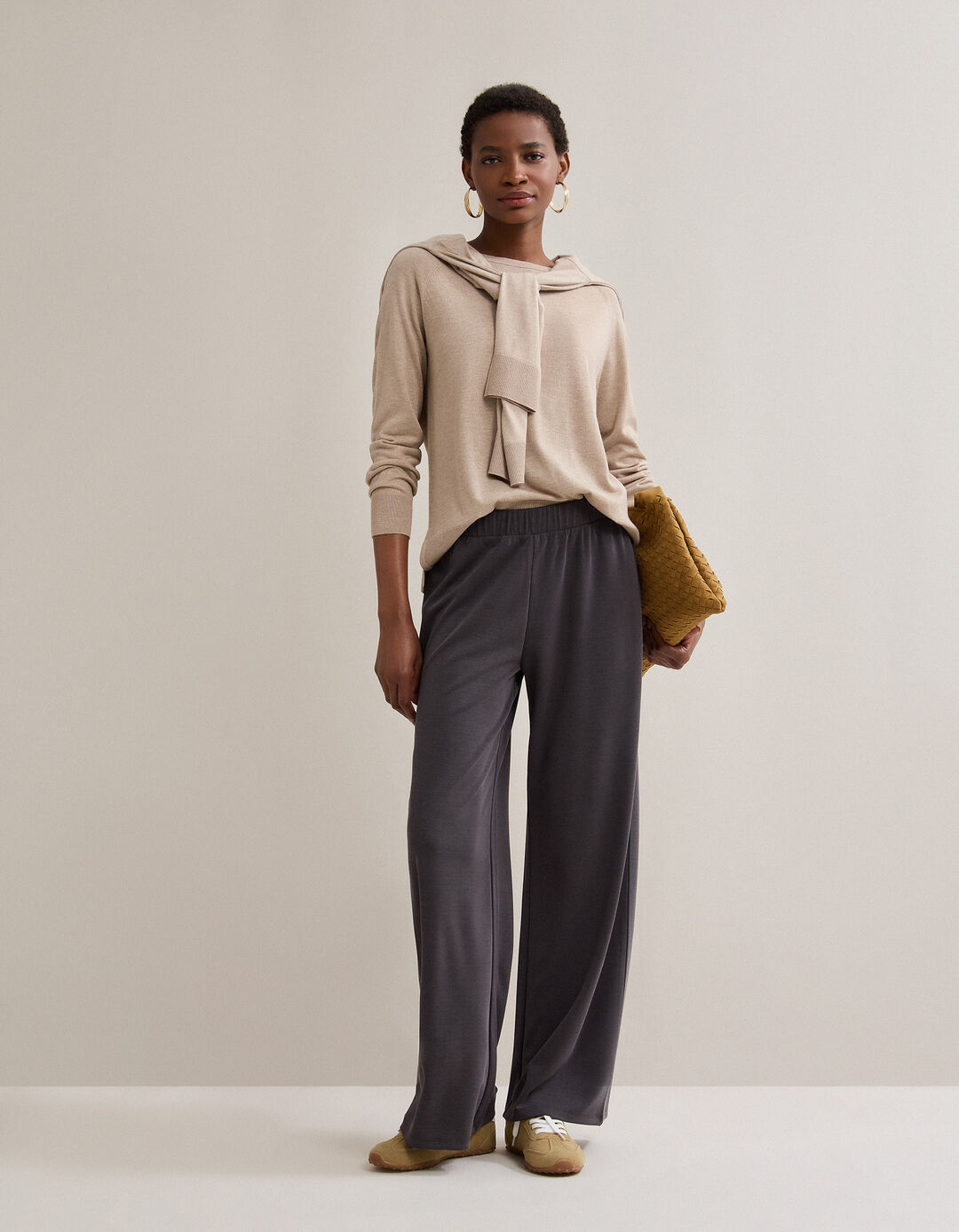 Cal&ccedil;as, Mulher, Cinzento