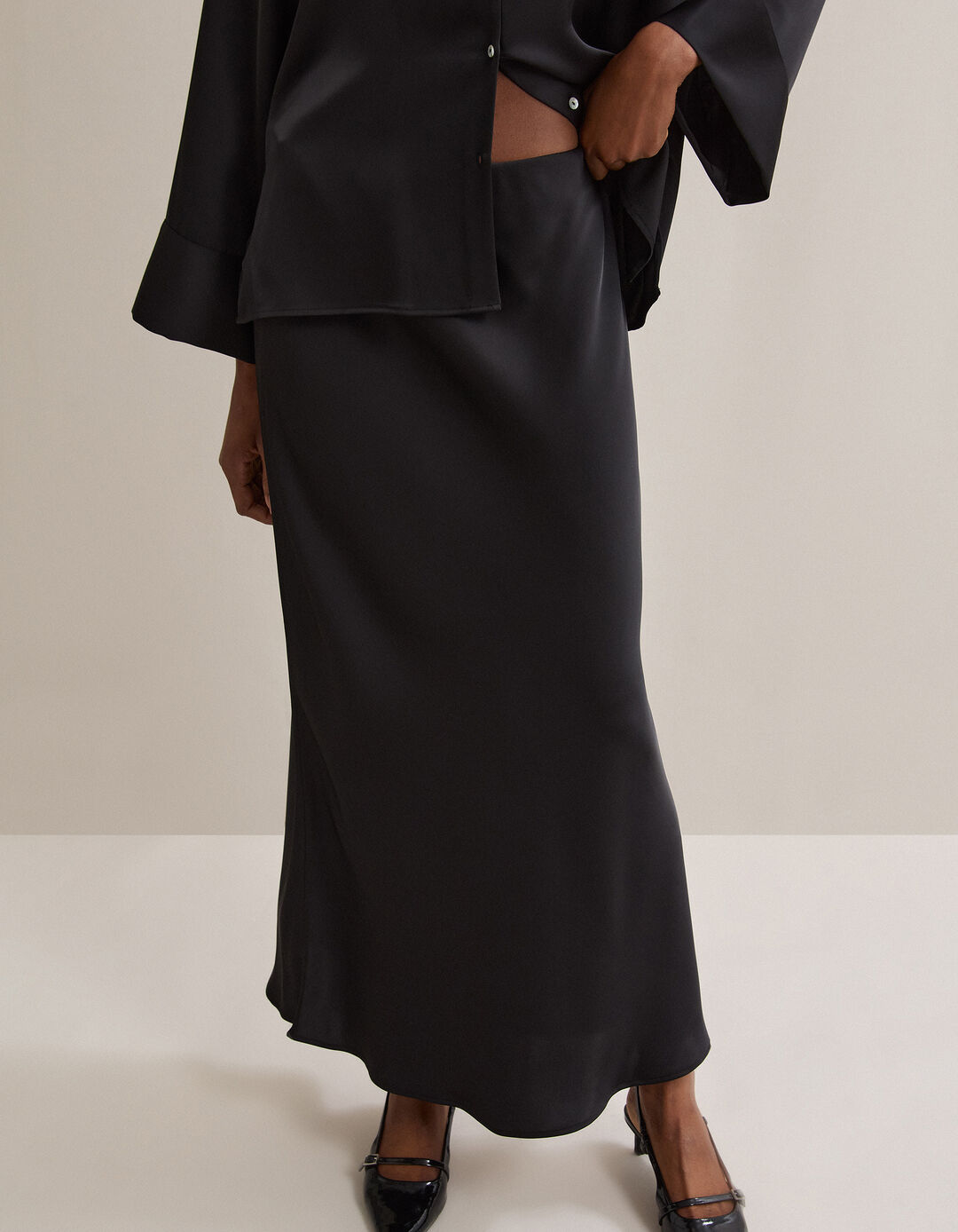 Saia Comprida Acetinada, Mulher, Preto