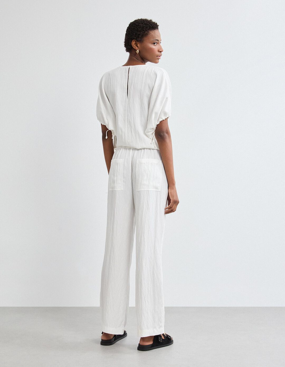 Cal&ccedil;as Liocel, Mulher, Branco