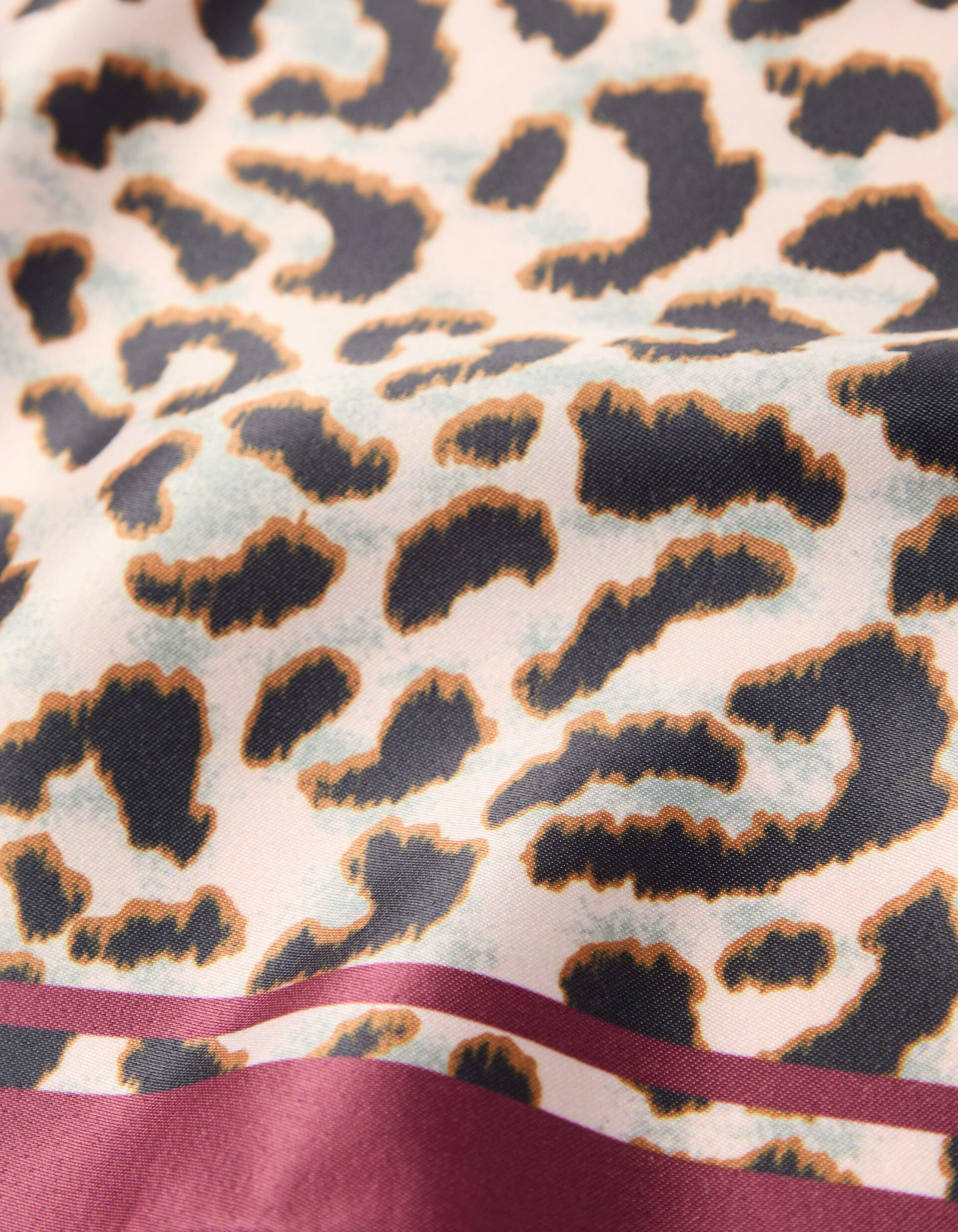 Comprar Online Len&ccedil;o Animal Print, Mulher, Vermelho Escuro