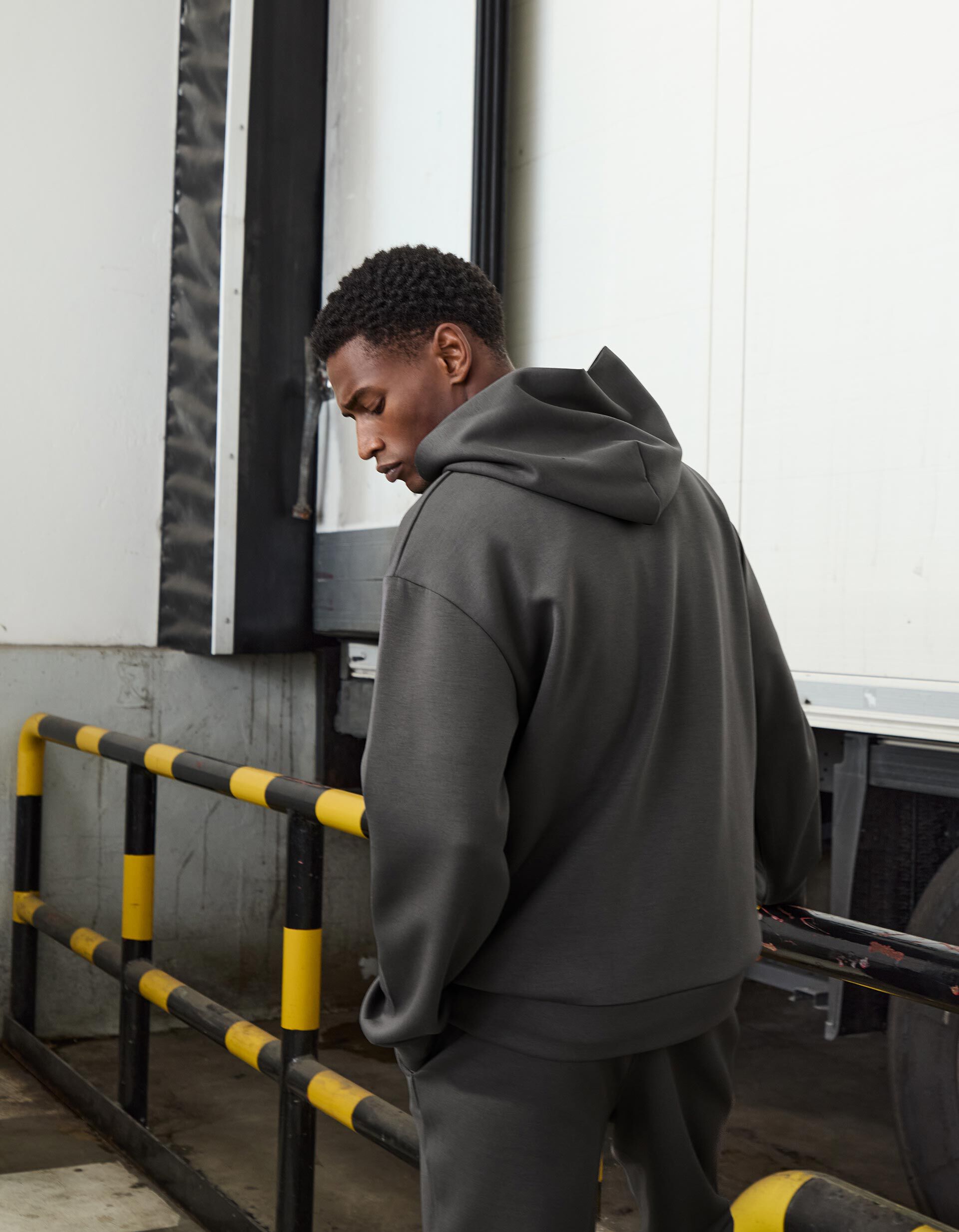 Comprar Online Sweatshirt de Felpa Capuz, Homem, Cinzento Escuro