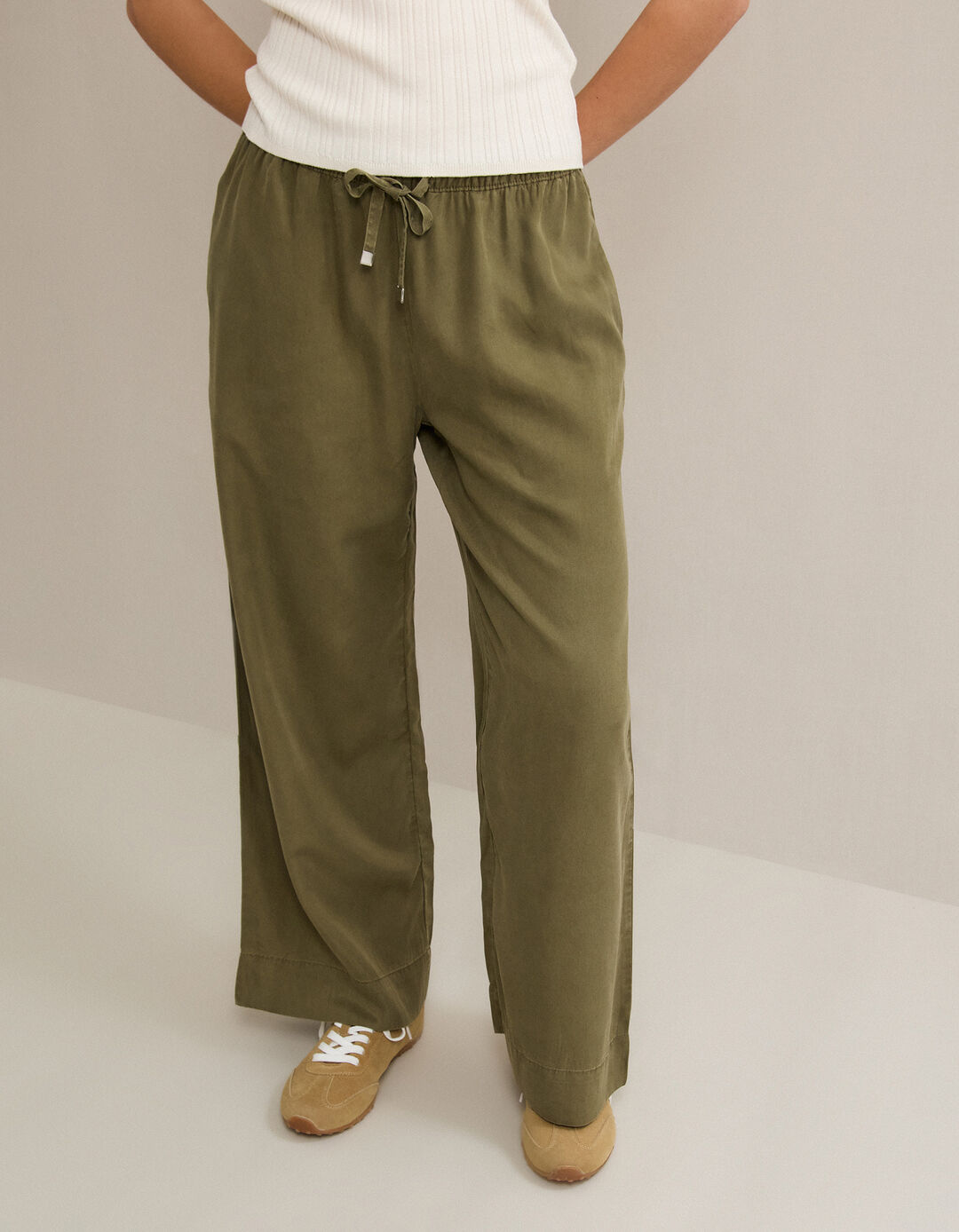 Cal&ccedil;as Liocel, Mulher, Verde