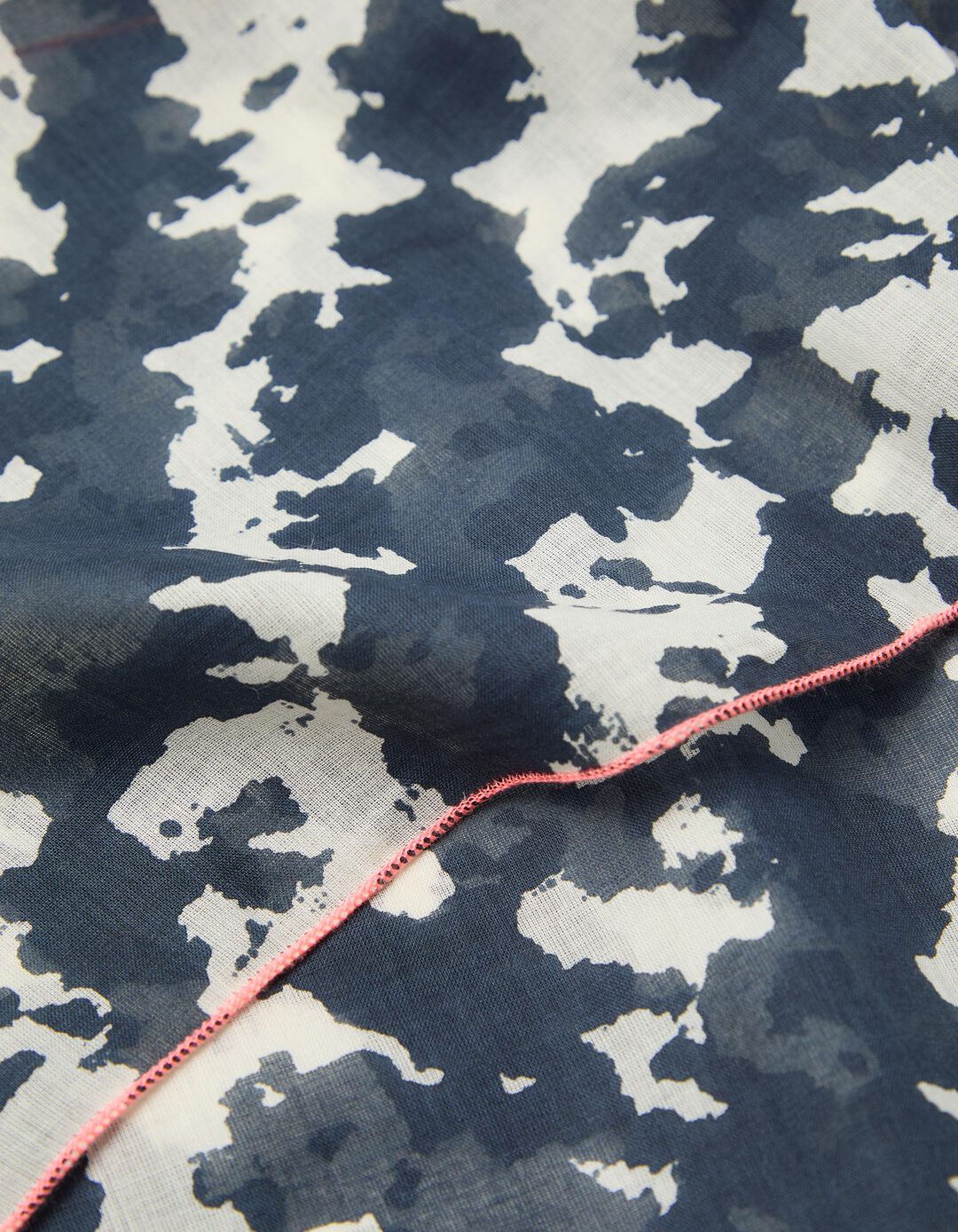 Len&ccedil;o, Mulher, Preto