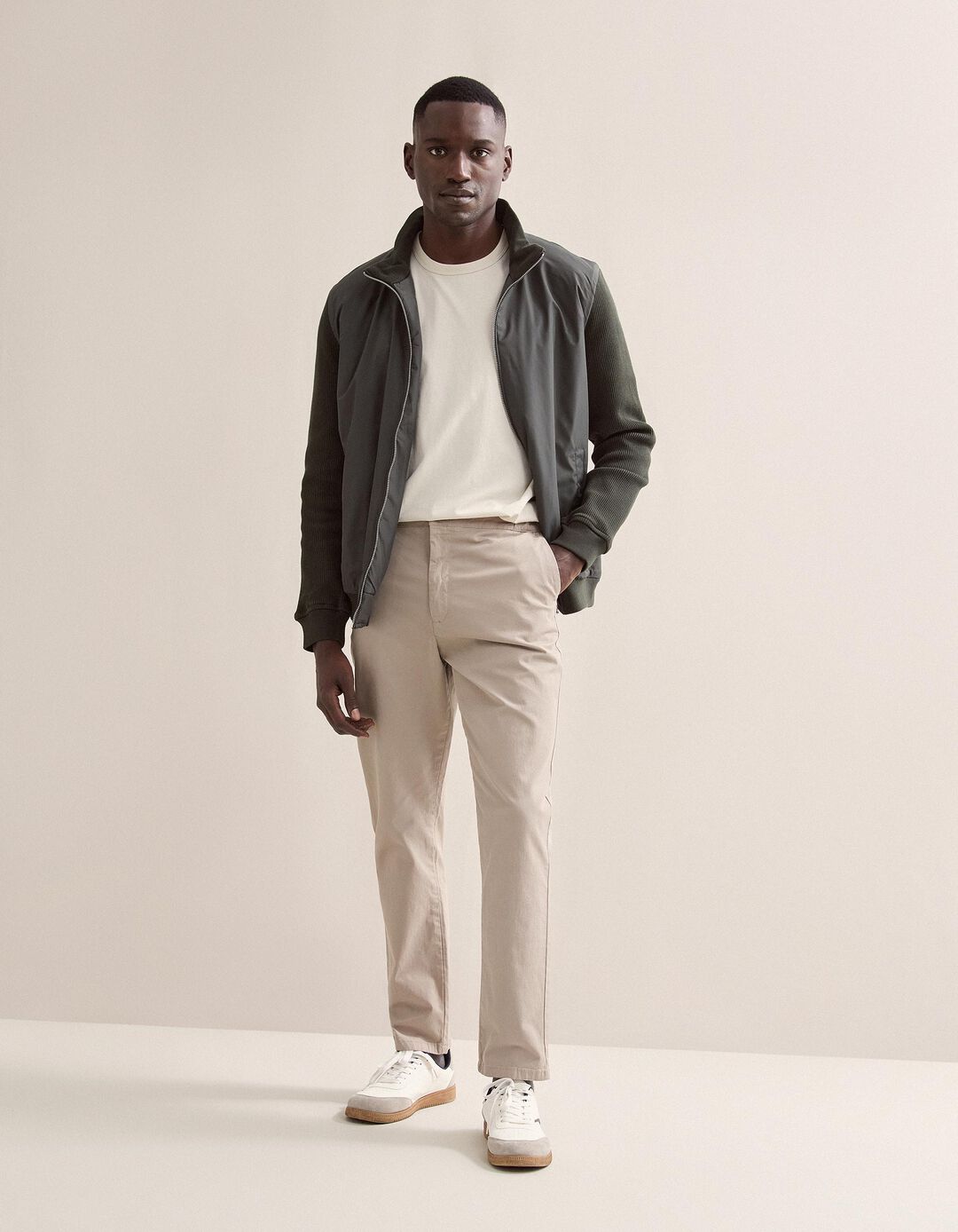 Cal&ccedil;as 'Tapered Fit', Homem, Bege