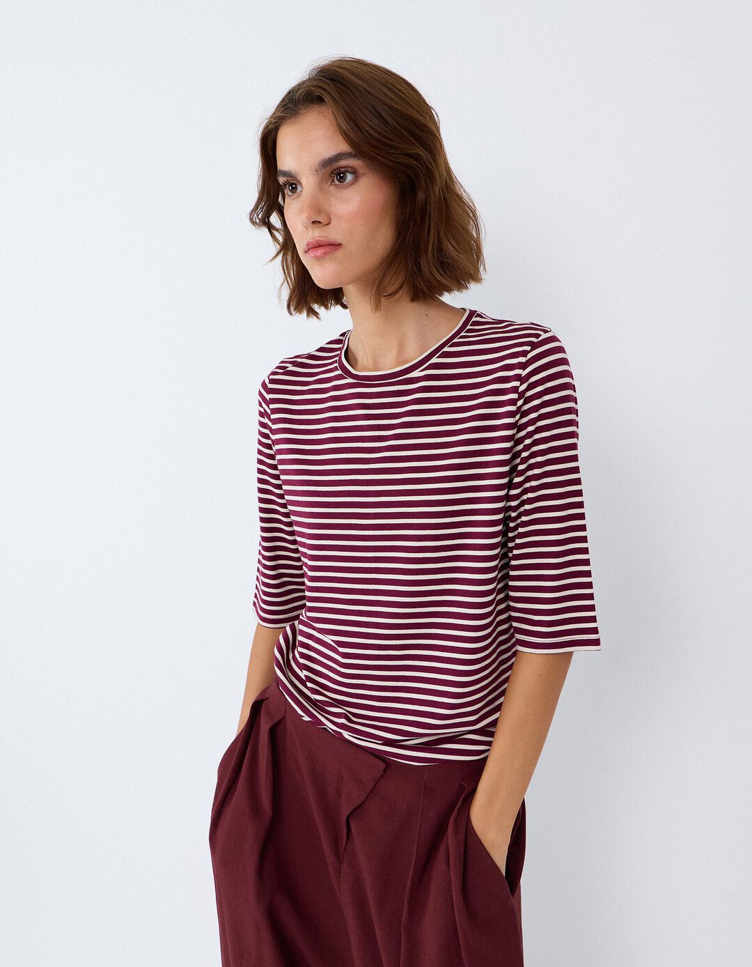 T-shirt &Agrave;s Riscas, Mulher, Vermelho Escuro