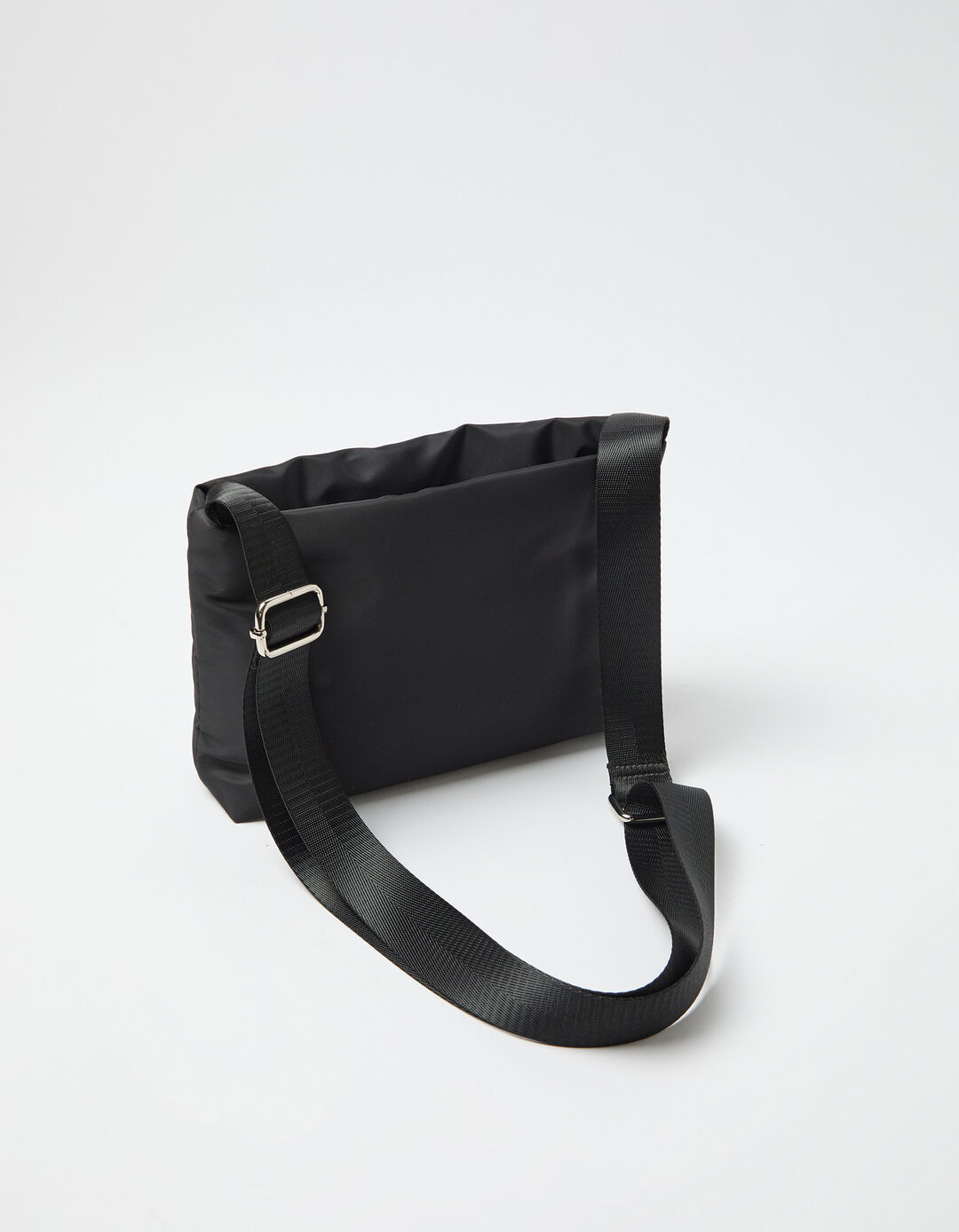 Mala Tiracolo, Mulher, Preto