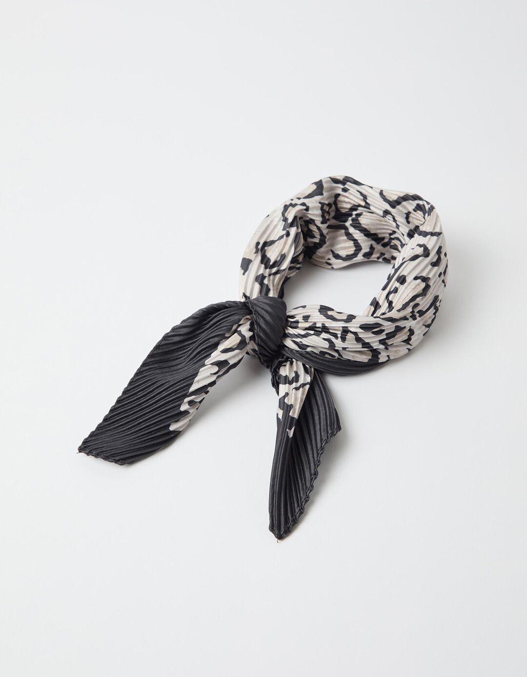 Len&ccedil;o Plissado Animal Print, Mulher, Branco