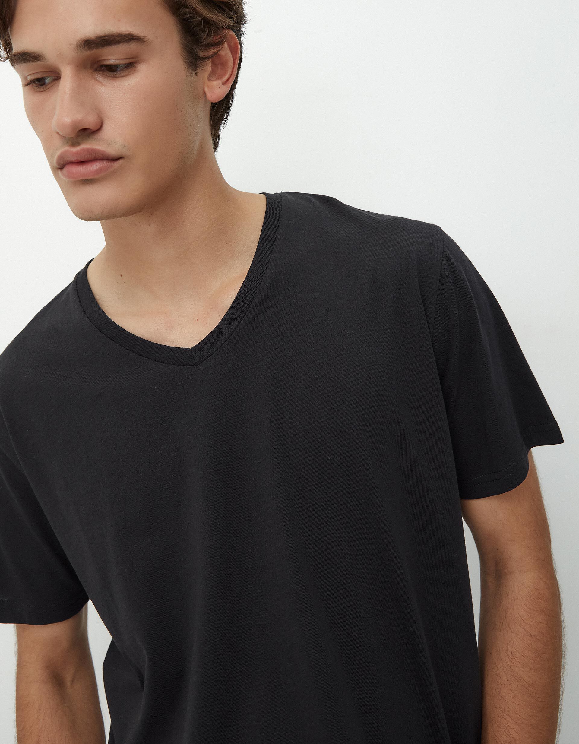 Comprar Online T-shirt Decote em V, Homem, Preto