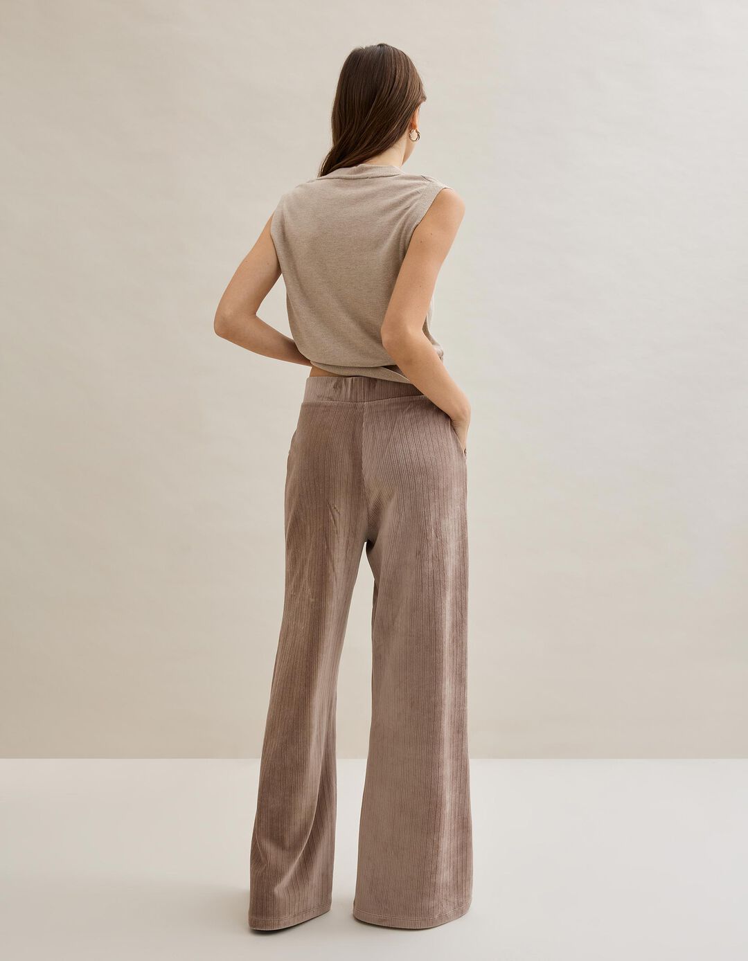 Cal&ccedil;as de Bombazina, Mulher, Bege