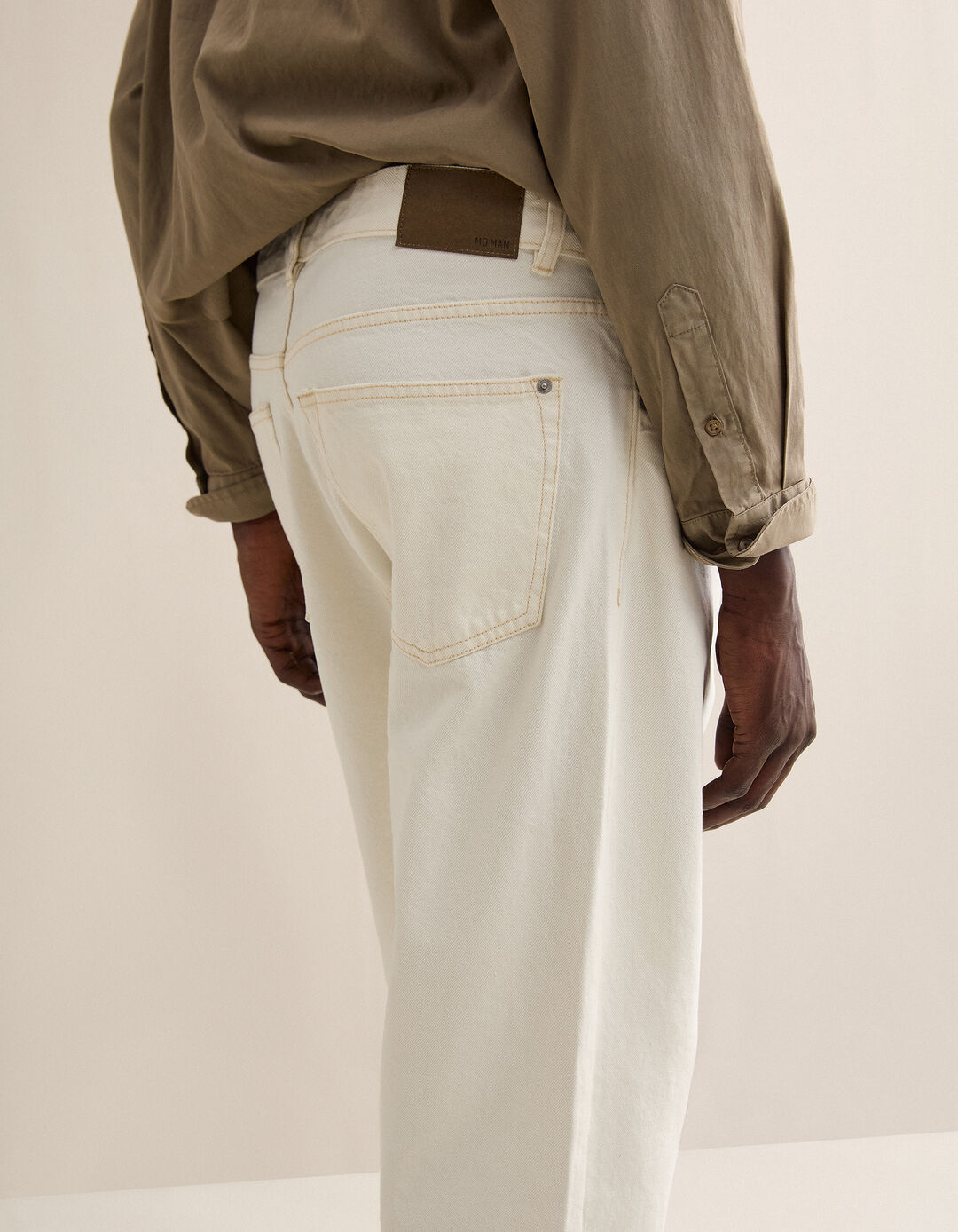 Cal&ccedil;as de Ganga, Homem, Branco