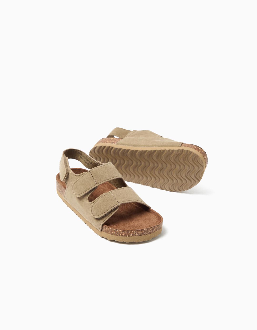 Sand&aacute;lias, Menino, Bege