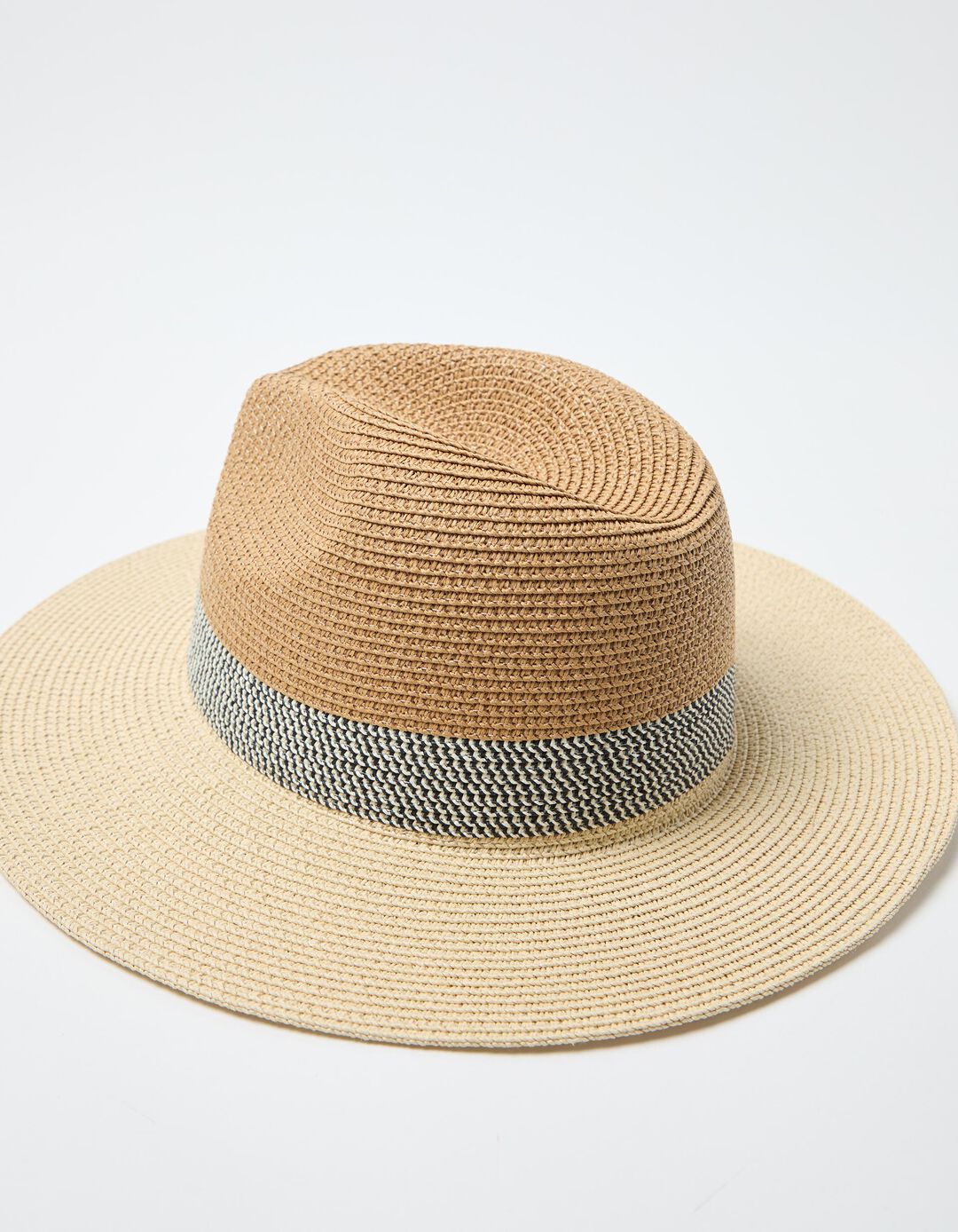 Chap&eacute;u, Mulher, Bege