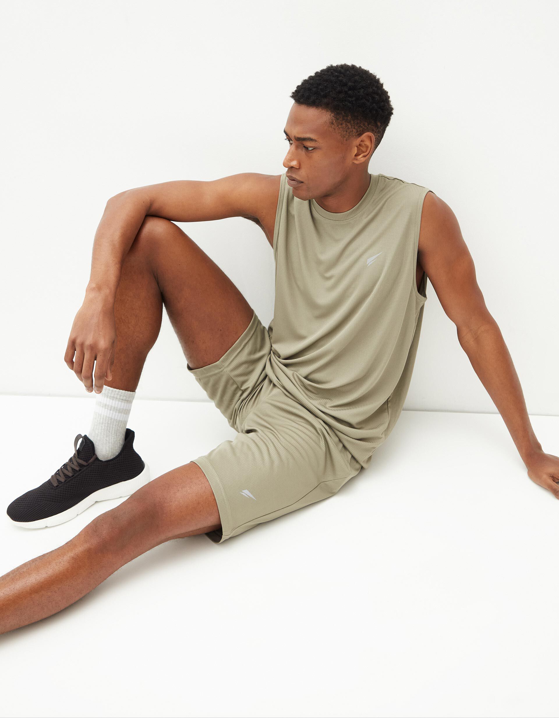 Comprar Online Cal&ccedil;&otilde;es de Desporto, Homem, Bege Escuro