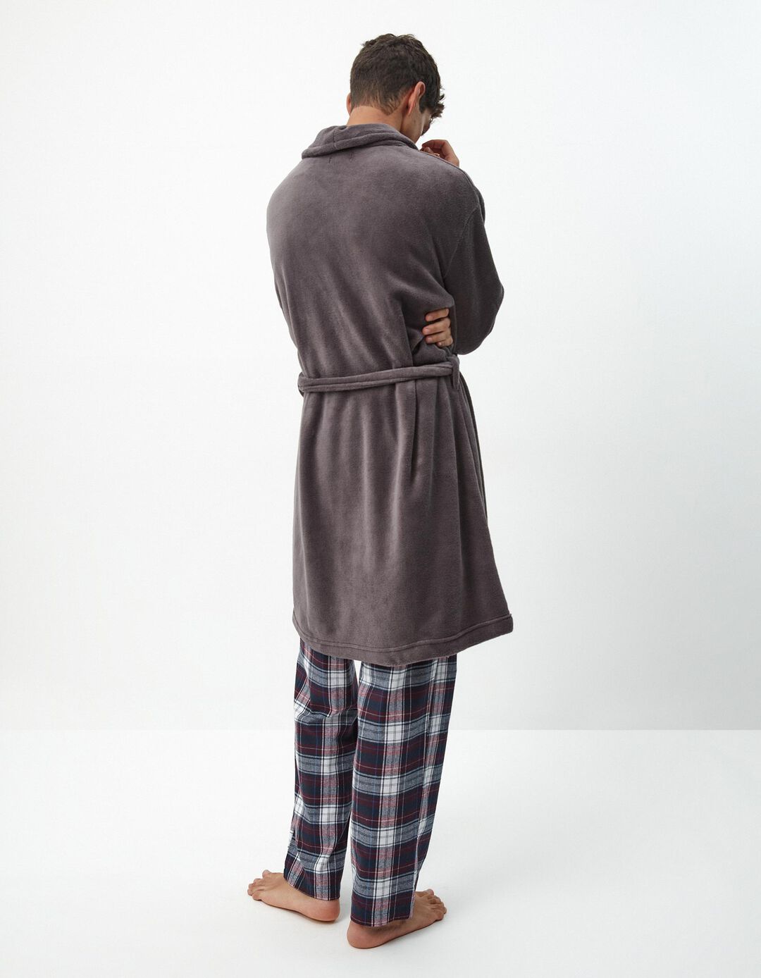 Robe Coralina, Homem, Cinzento