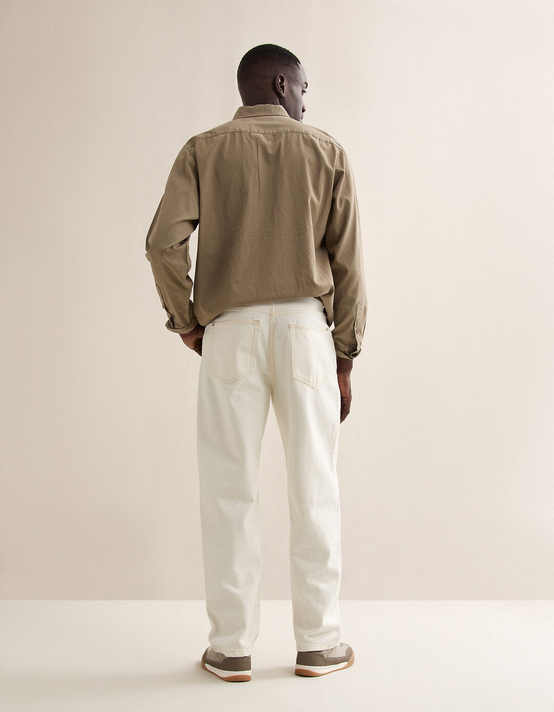 Cal&ccedil;as de Ganga, Homem, Branco