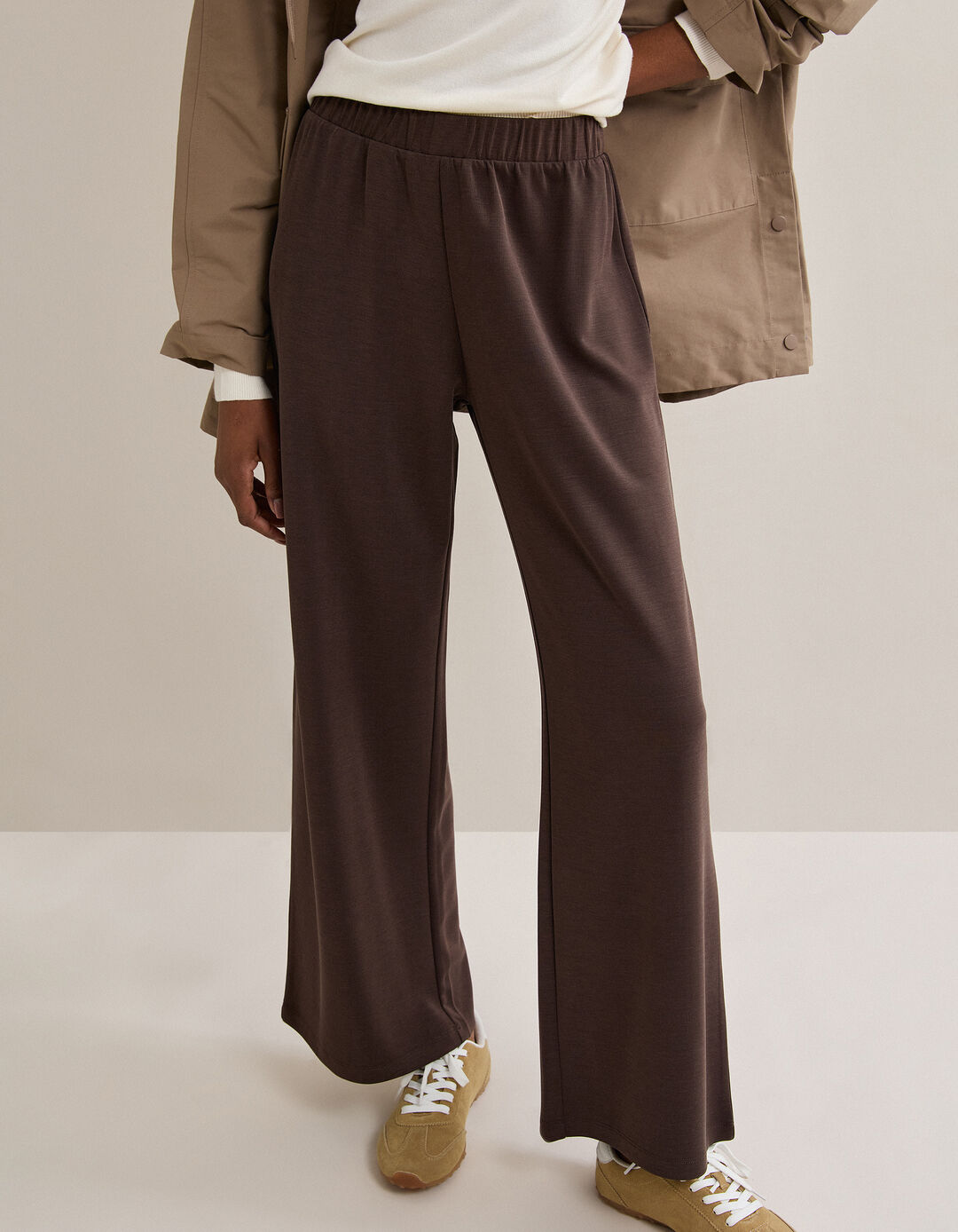 Cal&ccedil;as, Mulher, Castanho Escuro