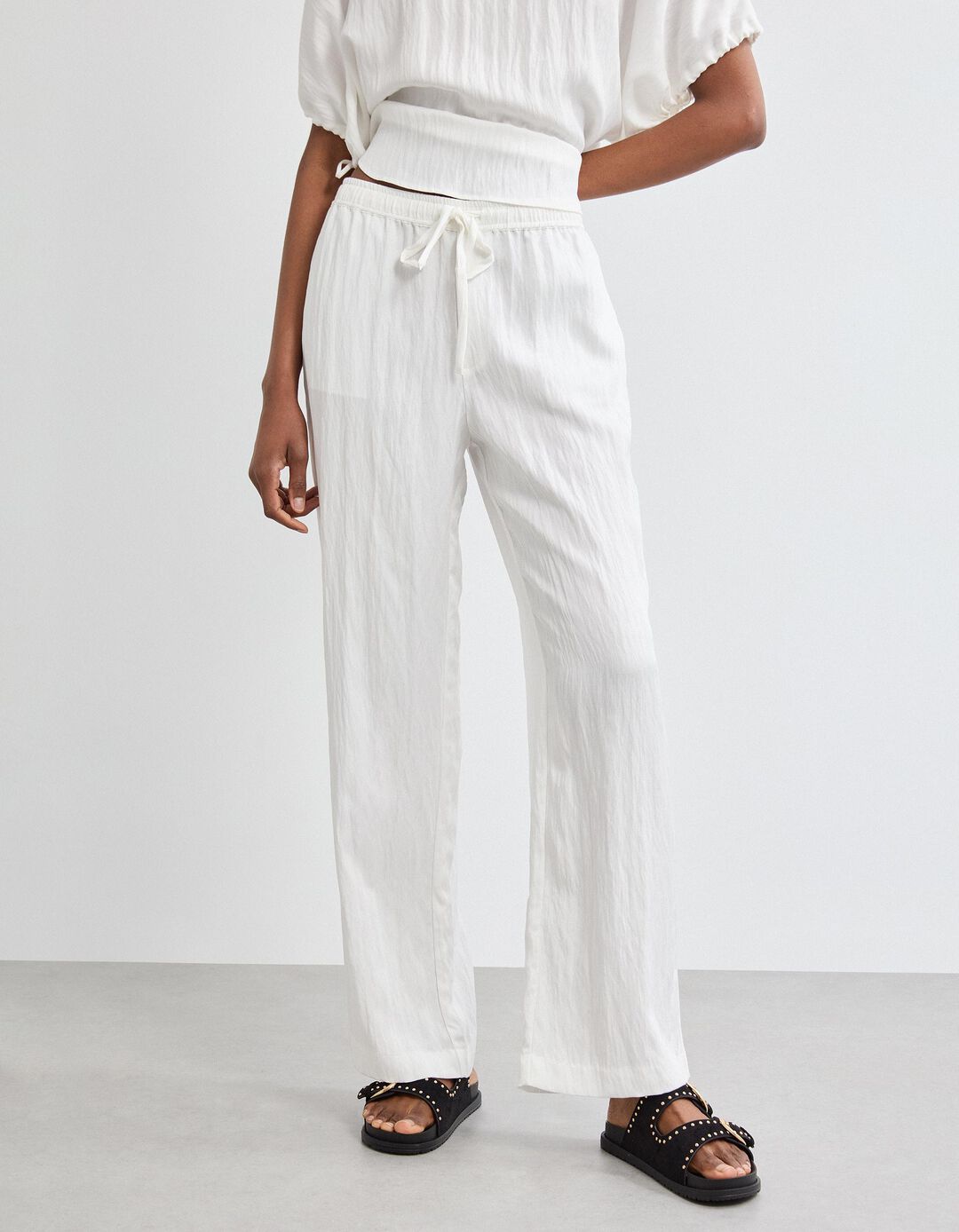 Cal&ccedil;as Liocel, Mulher, Branco