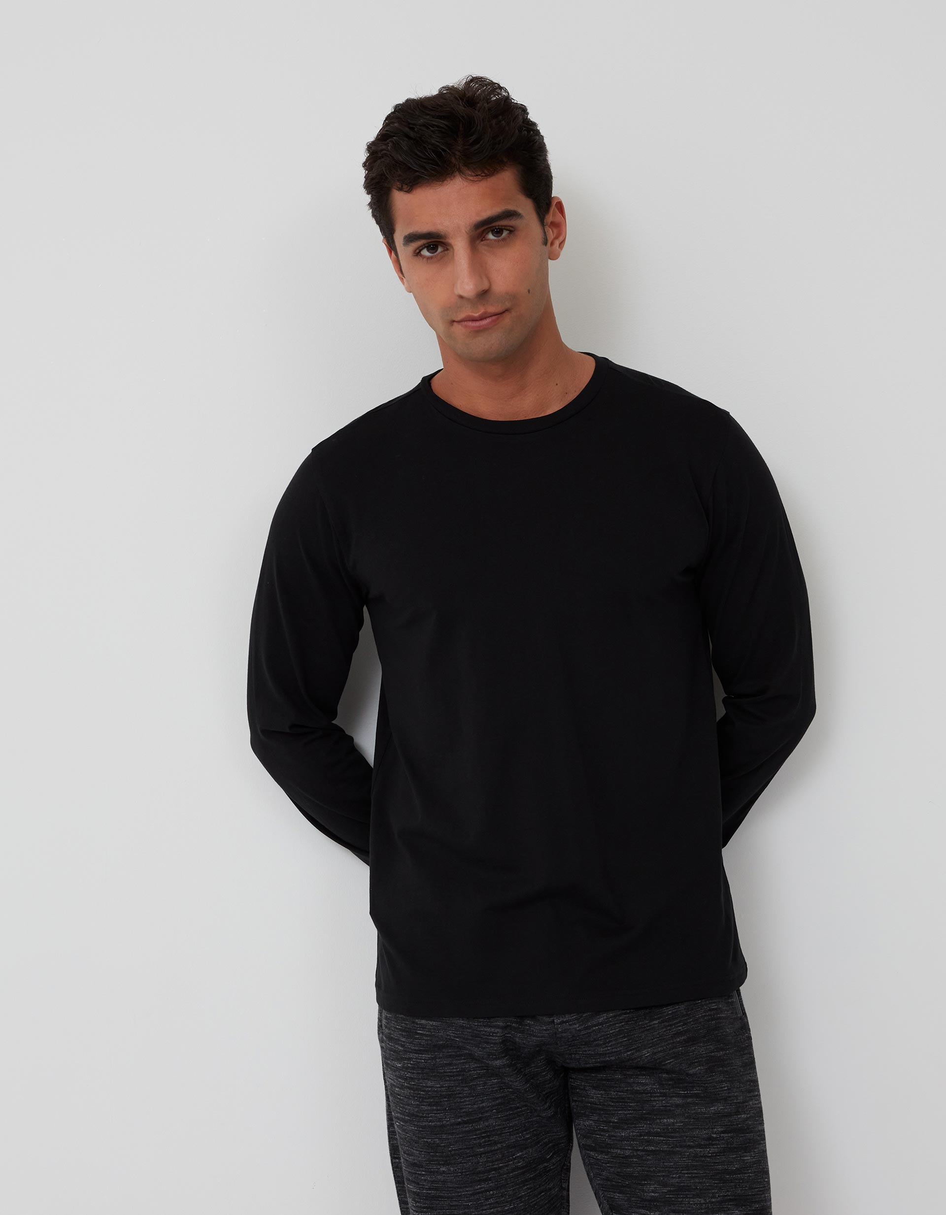 Basic Black Long-Sleeved T-shirt from MO Online